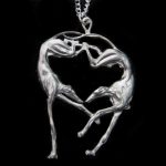 Collier lévriers dansants