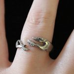 Bague lévrier en étain – Image 2